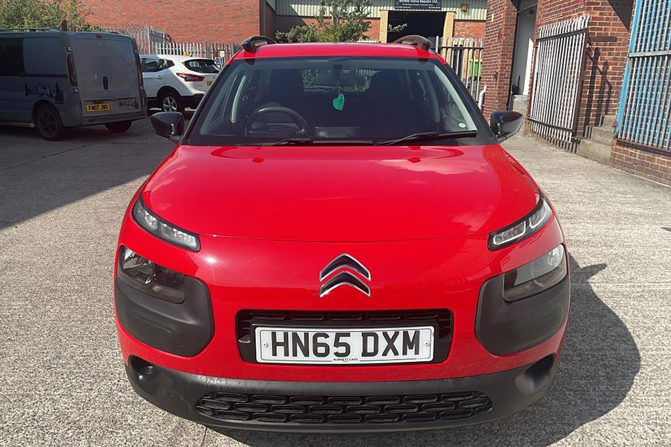 特選輸入車 Vol.709 シトロエン C4カクタス フィール（Citroën C4 Cactus Feel） | 日本未導入仕様 ディーゼル+5MTの右ハンドル低価格車 ｜イギリス中古車販売