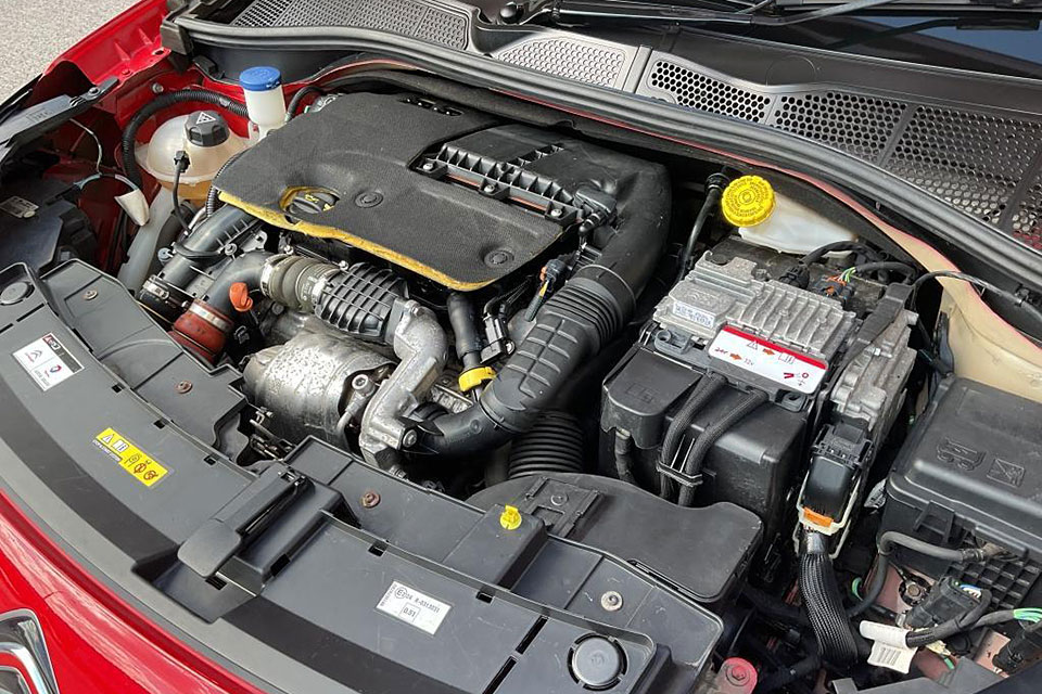 特選輸入車 Vol.709 シトロエン C4カクタス フィール（Citroën C4 Cactus Feel） | 日本未導入仕様 ディーゼル+5MTの右ハンドル低価格車 ｜イギリス中古車販売