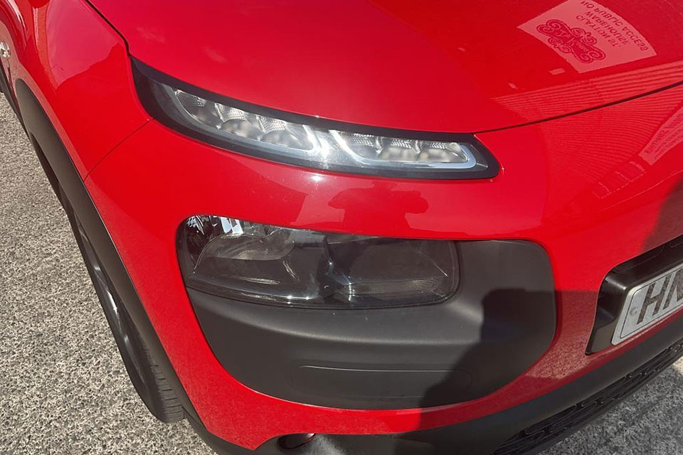 特選輸入車 Vol.709 シトロエン C4カクタス フィール（Citroën C4 Cactus Feel） | 日本未導入仕様 ディーゼル+5MTの右ハンドル低価格車 ｜イギリス中古車販売