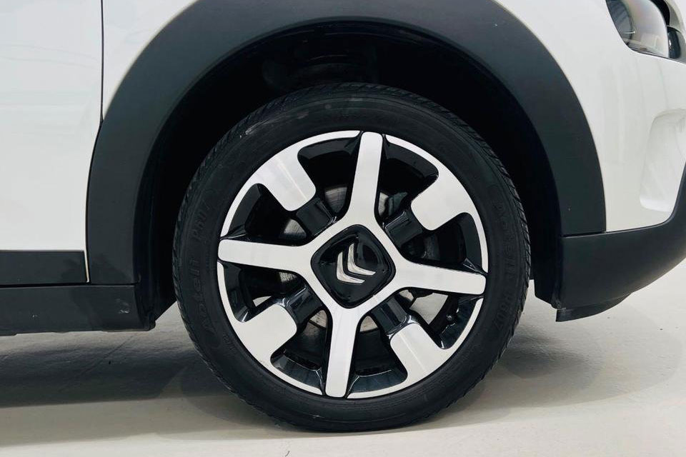 特選輸入車 Vol.710 シトロエン C4カクタス 1.2 ピュアテック130 フレイア EAT6（Citroën C4 Cactus 1.2 PureTech130 Flair EAT6） | デザインも乗り味もこれぞシトロエンの日本未導入モデル｜イギリス中古車販売