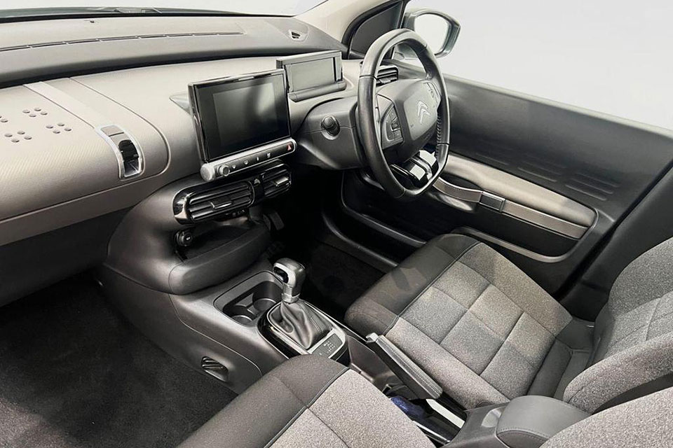 特選輸入車 Vol.710 シトロエン C4カクタス 1.2 ピュアテック130 フレイア EAT6（Citroën C4 Cactus 1.2 PureTech130 Flair EAT6） | デザインも乗り味もこれぞシトロエンの日本未導入モデル｜イギリス中古車販売