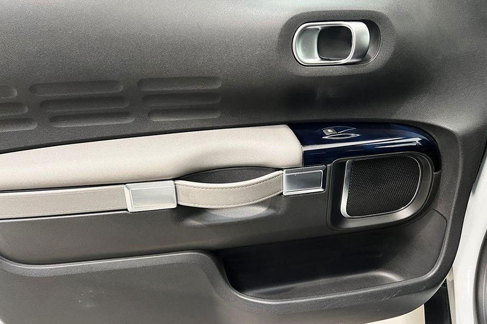 特選輸入車 Vol.710 シトロエン C4カクタス 1.2 ピュアテック130 フレイア EAT6（Citroën C4 Cactus 1.2 PureTech130 Flair EAT6） | デザインも乗り味もこれぞシトロエンの日本未導入モデル｜イギリス中古車販売