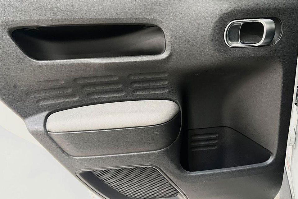 特選輸入車 Vol.710 シトロエン C4カクタス 1.2 ピュアテック130 フレイア EAT6（Citroën C4 Cactus 1.2 PureTech130 Flair EAT6） | デザインも乗り味もこれぞシトロエンの日本未導入モデル｜イギリス中古車販売