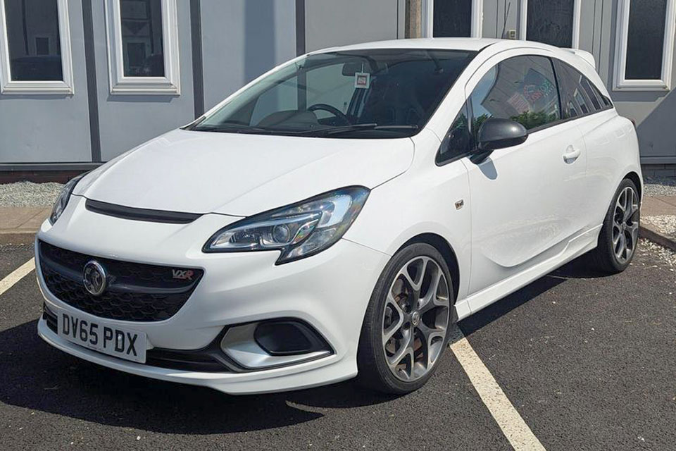 特選輸入車 Vol.711 ボクスホール コルサ 1.6i ターボ VXR（Vauxhall Corsa 1.6i Turbo VXR） | ニュルで鍛えられたホンモノ！｜イギリス中古車販売