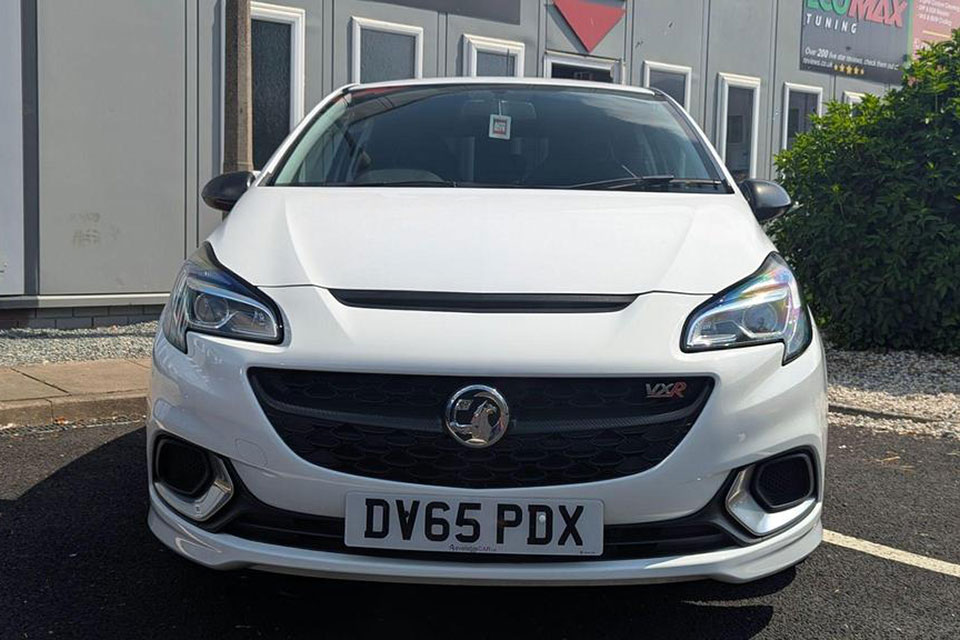 特選輸入車 Vol.711 ボクスホール コルサ 1.6i ターボ VXR（Vauxhall Corsa 1.6i Turbo VXR） | ニュルで鍛えられたホンモノ！｜イギリス中古車販売