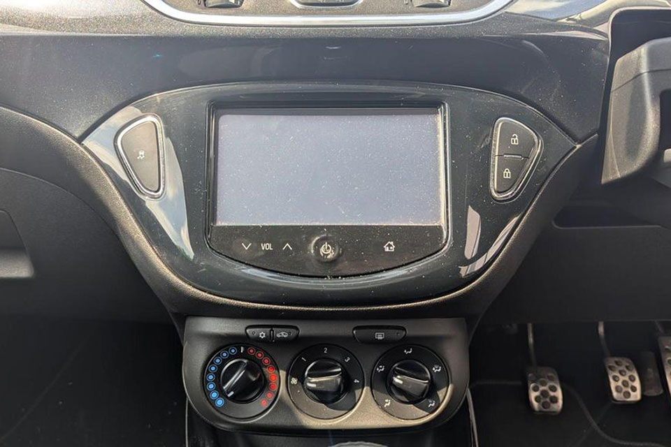 特選輸入車 Vol.711 ボクスホール コルサ 1.6i ターボ VXR（Vauxhall Corsa 1.6i Turbo VXR） | ニュルで鍛えられたホンモノ！｜イギリス中古車販売