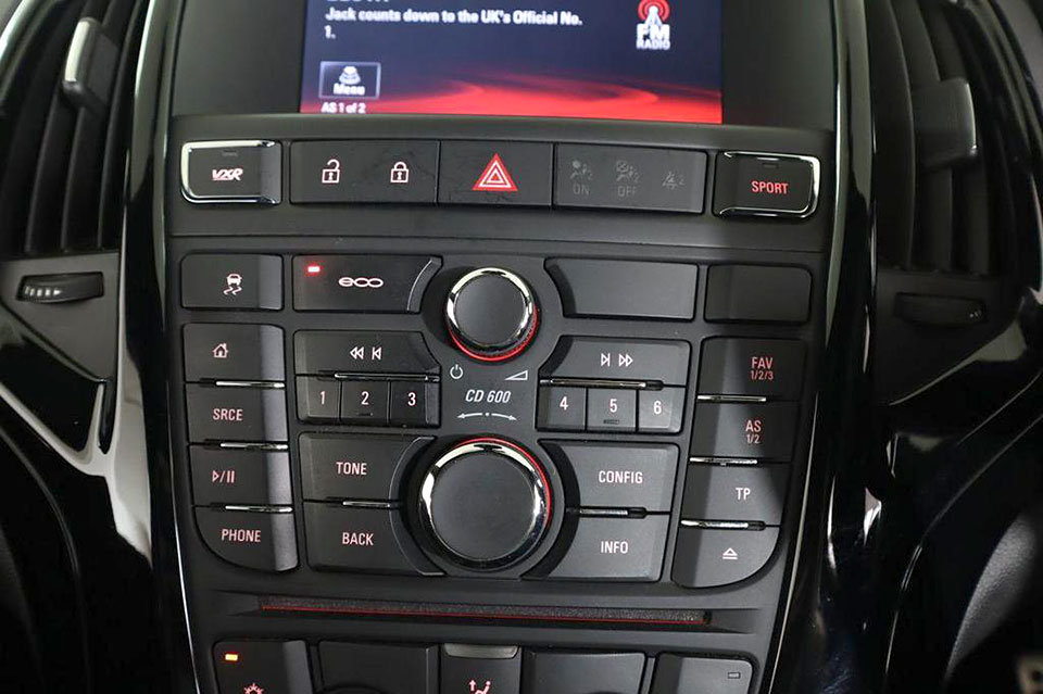 特選輸入車 Vol.712 ボクスホール アストラ GTC 2.0T VXR（Vauxhall Astra GTC 2.0T VXR） | 実はサーキットも得意！ 大人のグランドツアラー｜イギリス中古車販売