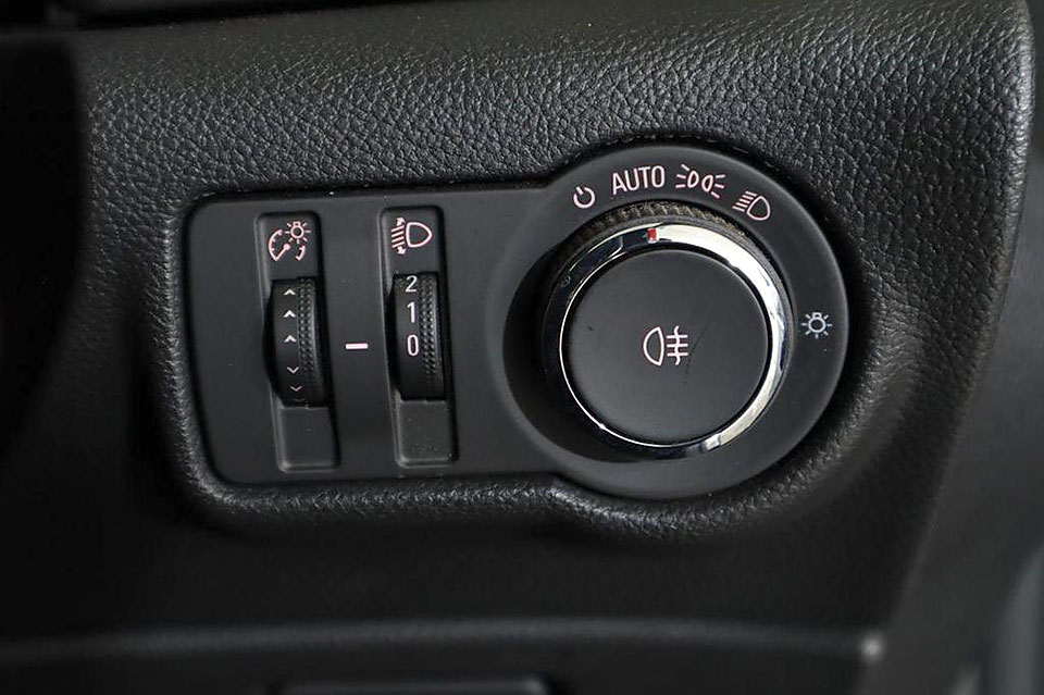 特選輸入車 Vol.712 ボクスホール アストラ GTC 2.0T VXR（Vauxhall Astra GTC 2.0T VXR） | 実はサーキットも得意！ 大人のグランドツアラー｜イギリス中古車販売