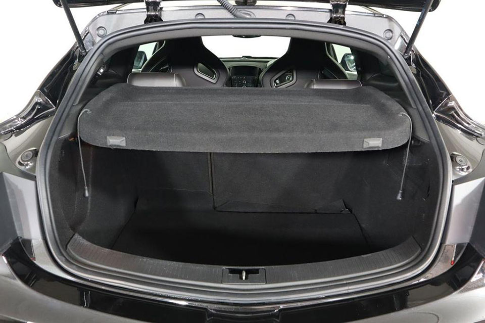 特選輸入車 Vol.712 ボクスホール アストラ GTC 2.0T VXR（Vauxhall Astra GTC 2.0T VXR） | 実はサーキットも得意！ 大人のグランドツアラー｜イギリス中古車販売