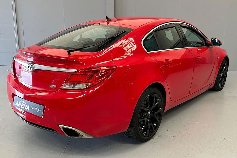 特選輸入車 Vol.713 ボクスホール インシグニア 2.8T V6 VXR スーパースポーツ 4WD（Vauxhall Insignia 2.8T V6 VXR SuperSport 4WD） | 全天候型快速スーパースポーツ｜イギリス中古車販売