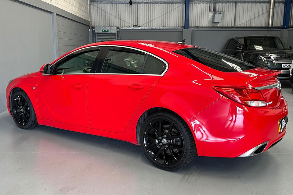 特選輸入車 Vol.713 ボクスホール インシグニア 2.8T V6 VXR スーパースポーツ 4WD（Vauxhall Insignia 2.8T V6 VXR SuperSport 4WD） | 全天候型快速スーパースポーツ｜イギリス中古車販売