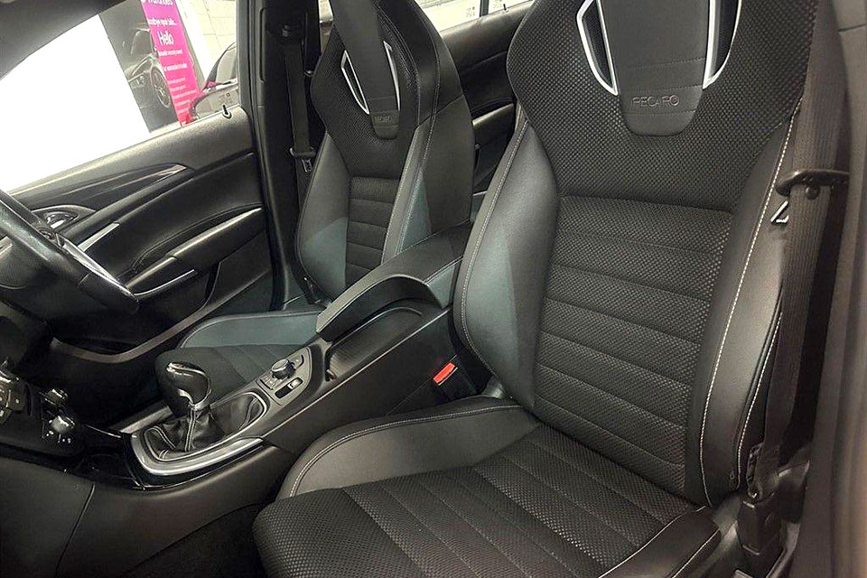 特選輸入車 Vol.713 ボクスホール インシグニア 2.8T V6 VXR スーパースポーツ 4WD（Vauxhall Insignia 2.8T V6 VXR SuperSport 4WD） | 全天候型快速スーパースポーツ｜イギリス中古車販売