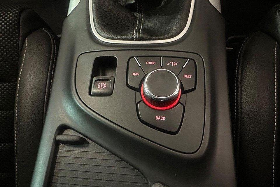 特選輸入車 Vol.713 ボクスホール インシグニア 2.8T V6 VXR スーパースポーツ 4WD（Vauxhall Insignia 2.8T V6 VXR SuperSport 4WD） | 全天候型快速スーパースポーツ｜イギリス中古車販売