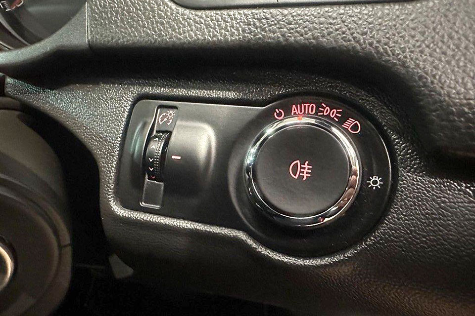 特選輸入車 Vol.713 ボクスホール インシグニア 2.8T V6 VXR スーパースポーツ 4WD（Vauxhall Insignia 2.8T V6 VXR SuperSport 4WD） | 全天候型快速スーパースポーツ｜イギリス中古車販売