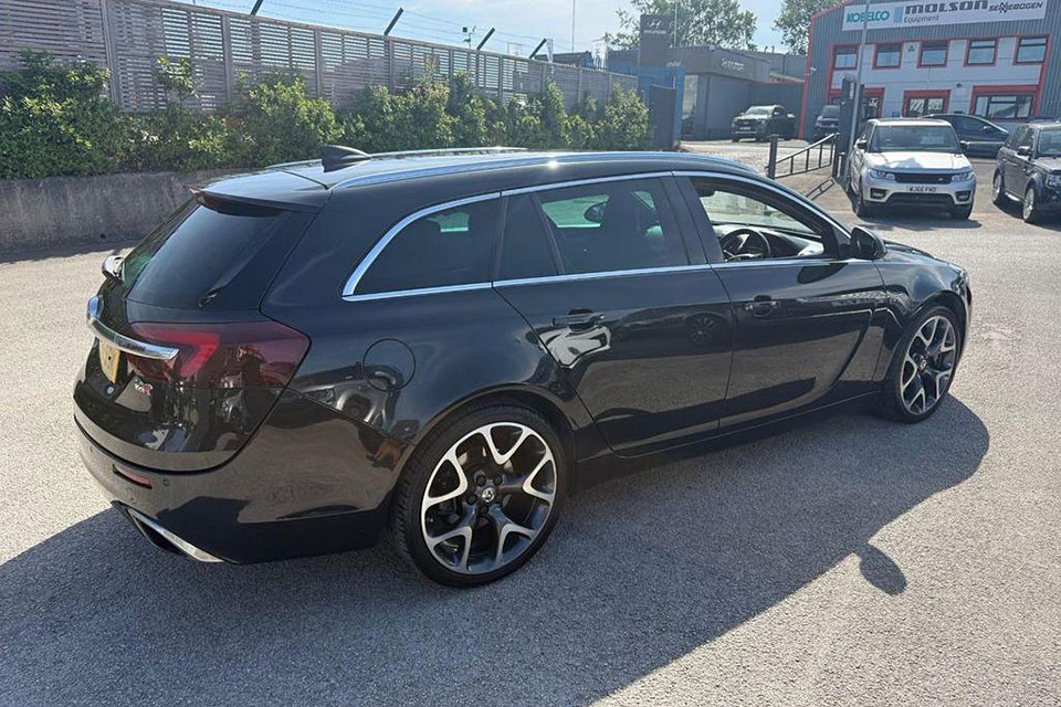 Vauxhall Insignia 2.8T V6 VXR SuperSport Sports Tourer 4WD 6MT