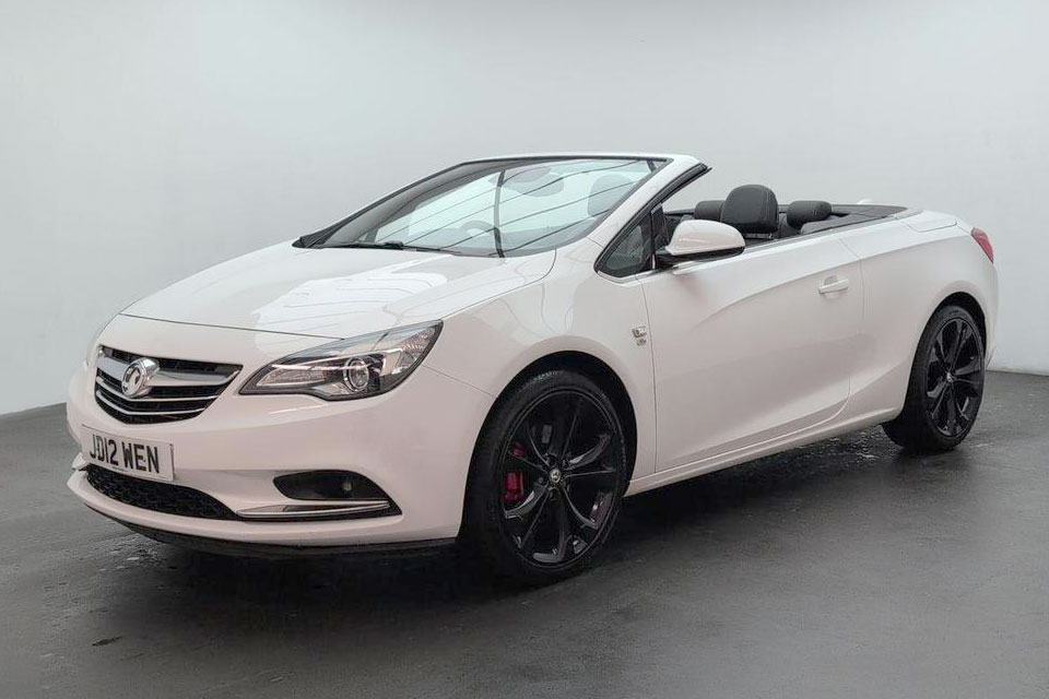 特選輸入車 Vol.714 ボクスホール カスケーダ 1.4i ターボ エリート 6MT（Vauxhall Cascada 1.4 Turbo Elite 6MT） | お洒落で実用的な4シーターカブリオレ｜イギリス中古車販売