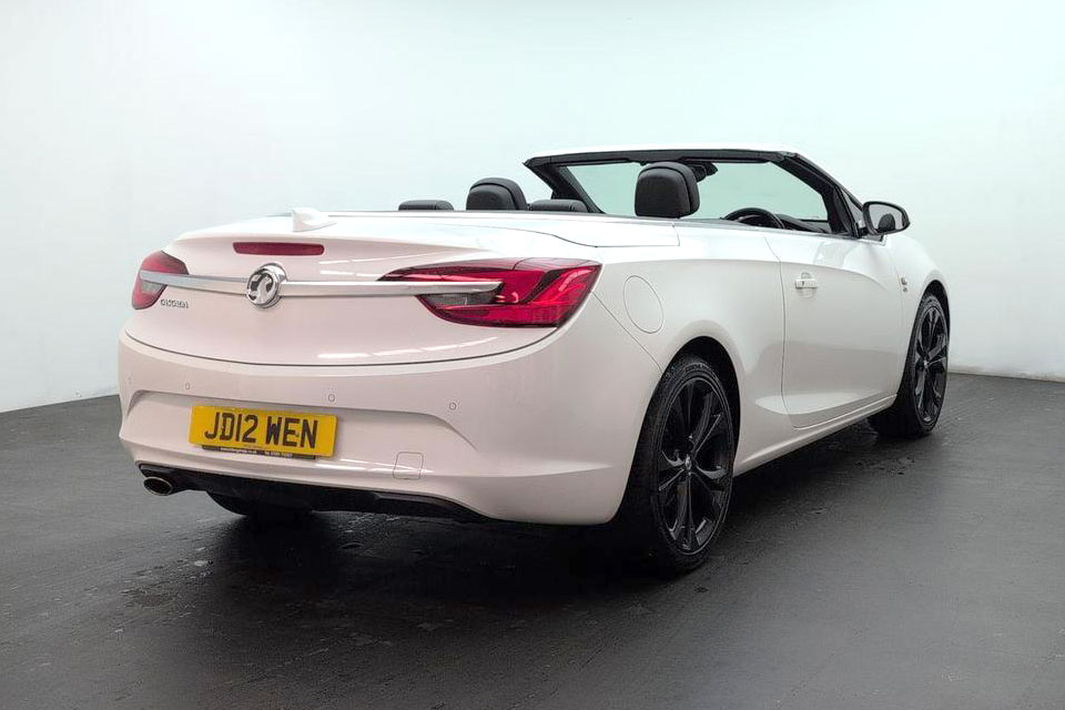 特選輸入車 Vol.714 ボクスホール カスケーダ 1.4i ターボ エリート 6MT（Vauxhall Cascada 1.4 Turbo Elite 6MT） | お洒落で実用的な4シーターカブリオレ｜イギリス中古車販売