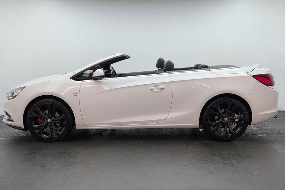 特選輸入車 Vol.714 ボクスホール カスケーダ 1.4i ターボ エリート 6MT（Vauxhall Cascada 1.4 Turbo Elite 6MT） | お洒落で実用的な4シーターカブリオレ｜イギリス中古車販売