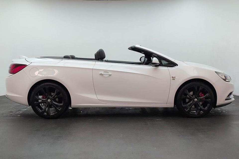 特選輸入車 Vol.714 ボクスホール カスケーダ 1.4i ターボ エリート 6MT（Vauxhall Cascada 1.4 Turbo Elite 6MT） | お洒落で実用的な4シーターカブリオレ｜イギリス中古車販売