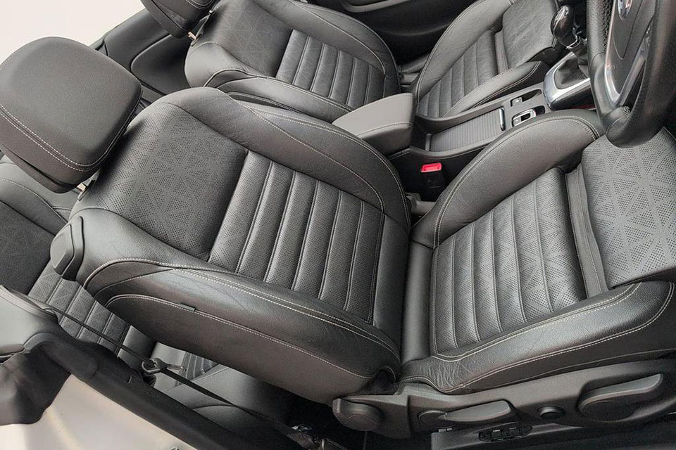 特選輸入車 Vol.714 ボクスホール カスケーダ 1.4i ターボ エリート 6MT（Vauxhall Cascada 1.4 Turbo Elite 6MT） | お洒落で実用的な4シーターカブリオレ｜イギリス中古車販売