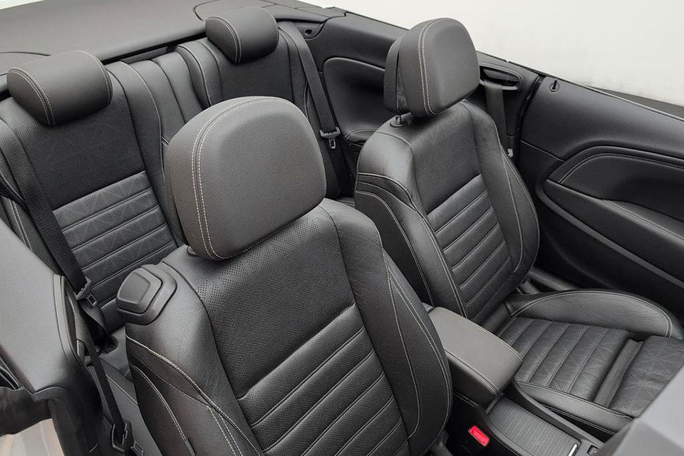 特選輸入車 Vol.714 ボクスホール カスケーダ 1.4i ターボ エリート 6MT（Vauxhall Cascada 1.4 Turbo Elite 6MT） | お洒落で実用的な4シーターカブリオレ｜イギリス中古車販売