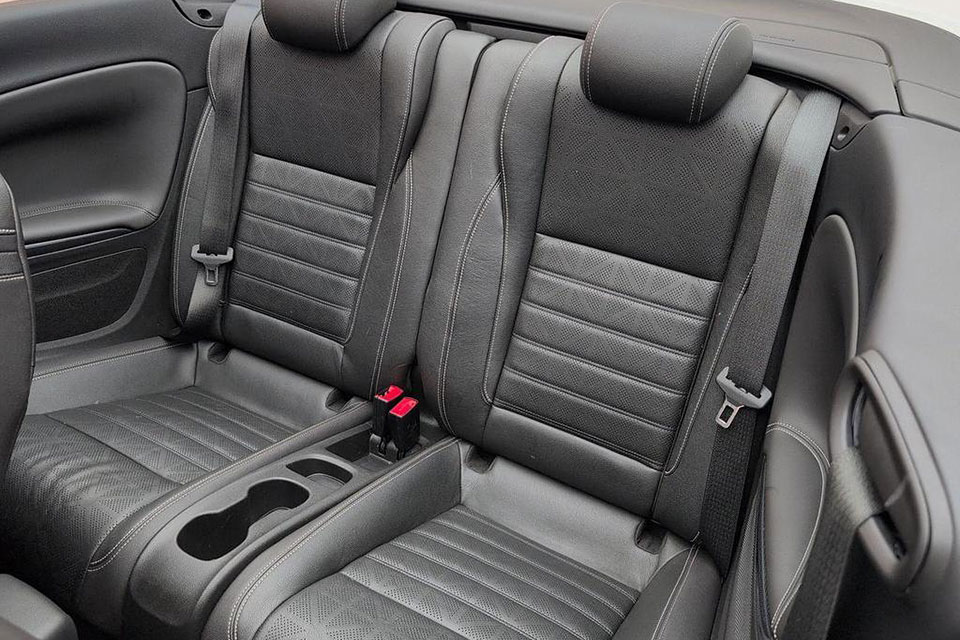 特選輸入車 Vol.714 ボクスホール カスケーダ 1.4i ターボ エリート 6MT（Vauxhall Cascada 1.4 Turbo Elite 6MT） | お洒落で実用的な4シーターカブリオレ｜イギリス中古車販売