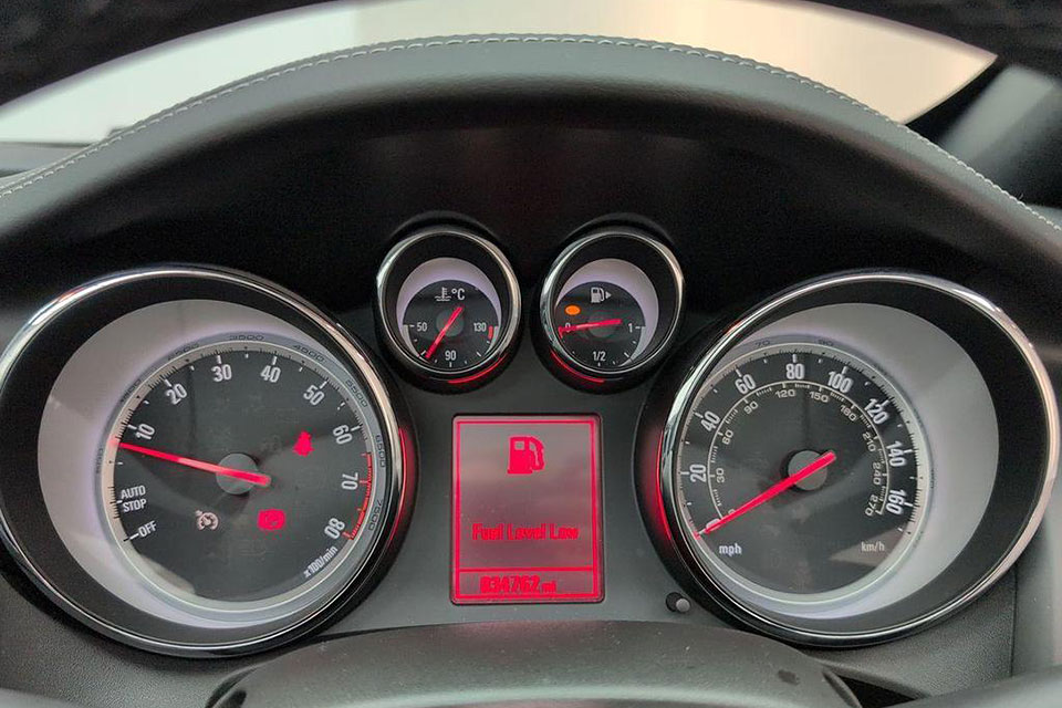 特選輸入車 Vol.714 ボクスホール カスケーダ 1.4i ターボ エリート 6MT（Vauxhall Cascada 1.4 Turbo Elite 6MT） | お洒落で実用的な4シーターカブリオレ｜イギリス中古車販売