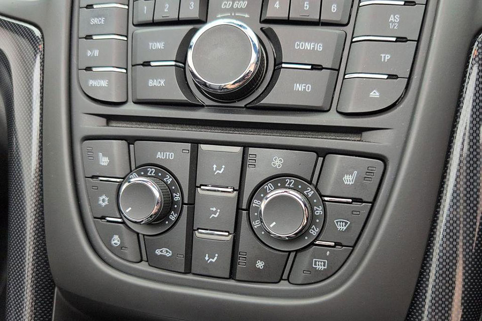 特選輸入車 Vol.714 ボクスホール カスケーダ 1.4i ターボ エリート 6MT（Vauxhall Cascada 1.4 Turbo Elite 6MT） | お洒落で実用的な4シーターカブリオレ｜イギリス中古車販売