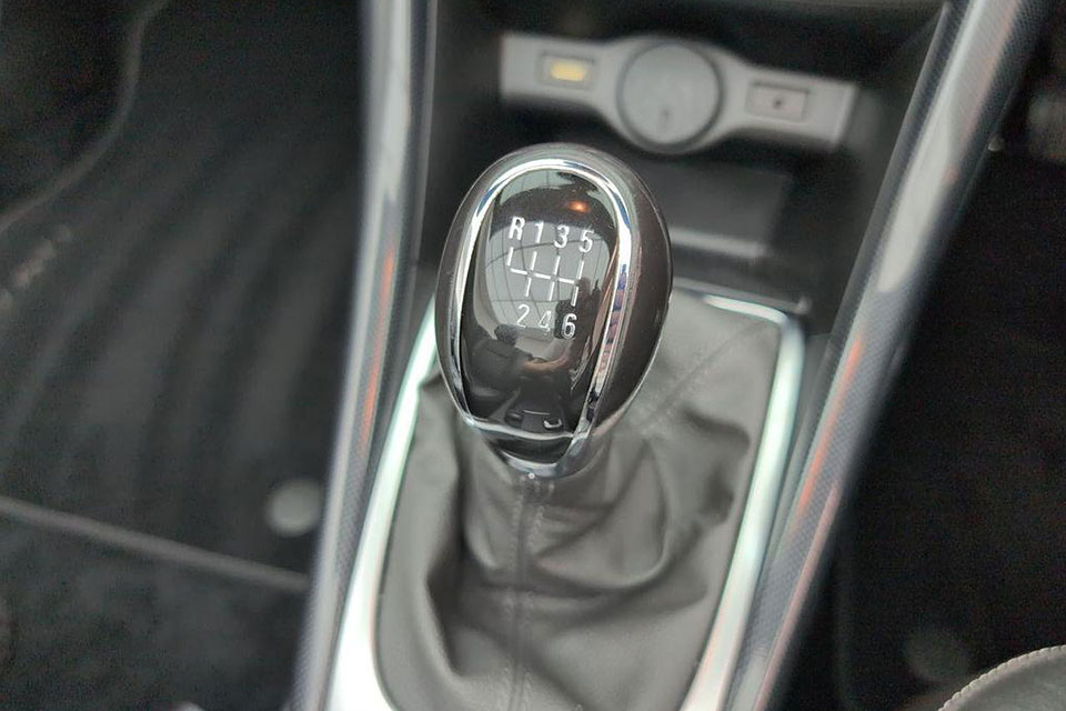 特選輸入車 Vol.714 ボクスホール カスケーダ 1.4i ターボ エリート 6MT（Vauxhall Cascada 1.4 Turbo Elite 6MT） | お洒落で実用的な4シーターカブリオレ｜イギリス中古車販売