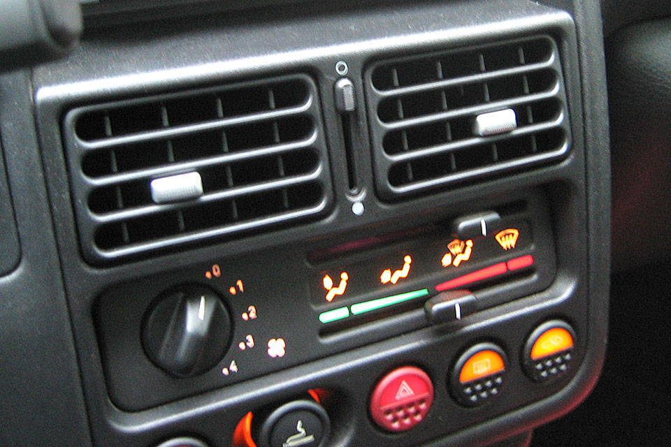 車のヒーターが効かない・暖かくならない原因と対処方法