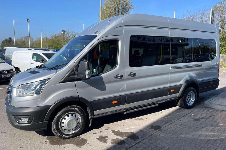 特選輸入車 Vol.715 フォード トランジット 460 L4H3 2.0 EcoBlue 170ps 17シーター ミニバス（Ford Transit 460 L4H3 2.0 EcoBlue 170ps 17Seater Minibus）｜乗車定員17名！法人送迎や観光に最適なフルサイズミニバス｜イギリス中古車販売