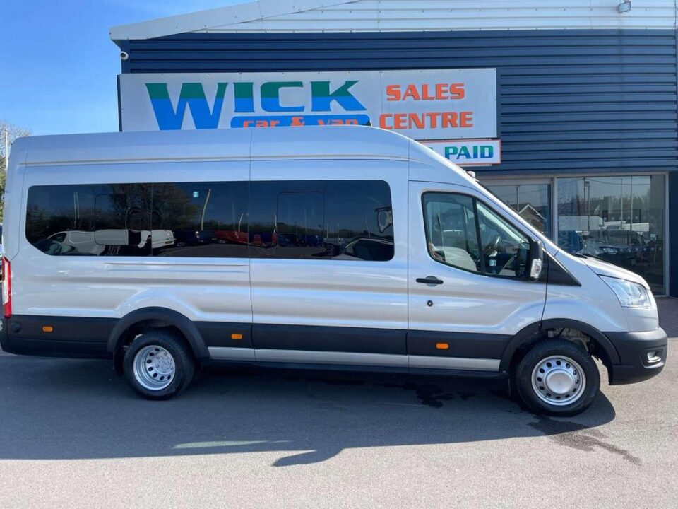 特選輸入車 Vol.715 フォード トランジット 460 L4H3 2.0 EcoBlue 170ps 17シーター ミニバス（Ford Transit 460 L4H3 2.0 EcoBlue 170ps 17Seater Minibus）｜乗車定員17名！法人送迎や観光に最適なフルサイズミニバス｜イギリス中古車販売