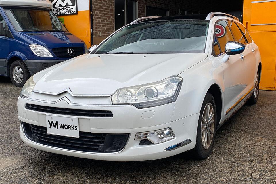 シトロエン C5 ツアラー セダクションLTD（Citroën C5 Tourer Seduction LTD）のバッテリー交換 | 大阪府南河内郡のM様