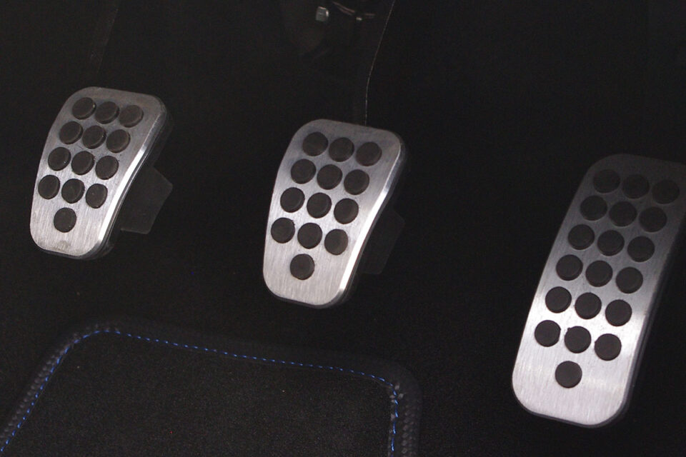 ブレーキペダルの踏み応えがない原因と対処方法