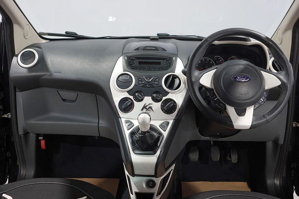 特選輸入車 Vol.716 フォード Ka ゼテック ブラック エディション（Ford Ka Zetec Black Edition） | 日本未導入のエントリーフォード最終モデル、低走行良質車｜イギリス中古車販売