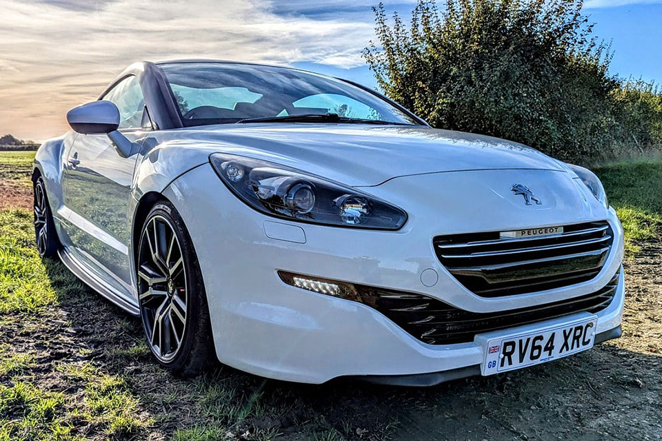 特選輸入車 Vol.717 プジョー RCZ R（Peugeot RCZ R） | 日本未導入の右ハンドル、内外装良質車（価格交渉中）｜イギリス中古車販売
