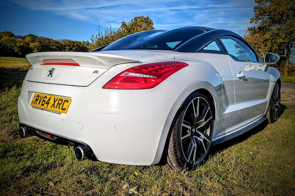 特選輸入車 Vol.717 プジョー RCZ R（Peugeot RCZ R） | 日本未導入の右ハンドル、内外装良質車（価格交渉中）｜イギリス中古車販売