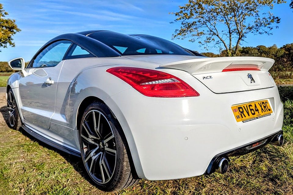 特選輸入車 Vol.717 プジョー RCZ R（Peugeot RCZ R） | 日本未導入の右ハンドル、内外装良質車（価格交渉中）｜イギリス中古車販売