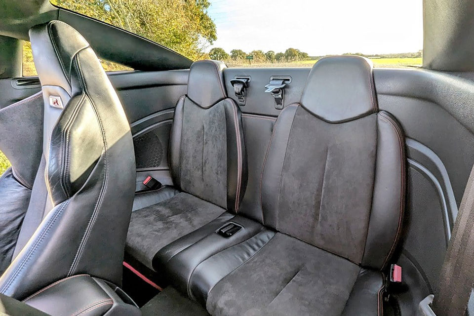 特選輸入車 Vol.717 プジョー RCZ R（Peugeot RCZ R） | 日本未導入の右ハンドル、内外装良質車（価格交渉中）｜イギリス中古車販売