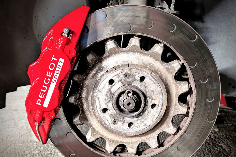 特選輸入車 Vol.717 プジョー RCZ R（Peugeot RCZ R） | 日本未導入の右ハンドル、内外装良質車（価格交渉中）｜イギリス中古車販売