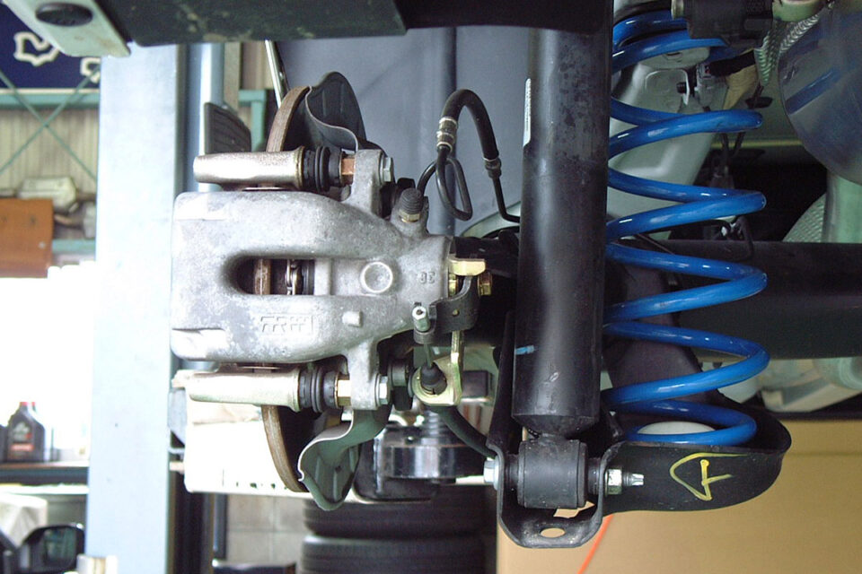 リアブレーキ使用時に大きな異音が発生する原因と対処方法