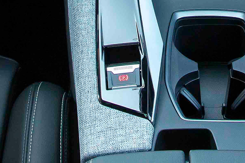 駐車状態から走行モードへの切り替えができない原因と対処方法