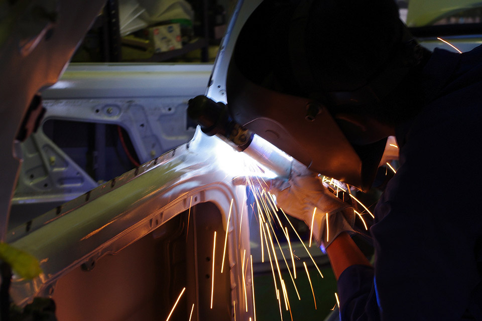 スポット増し等のボディ補強も実施