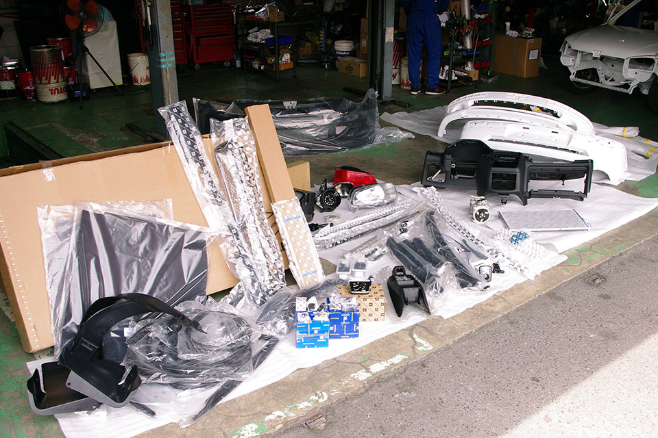 106Rallye16vのレストアでオーダーしたパーツ群（通常ルートでは入手が難しいものも多数）