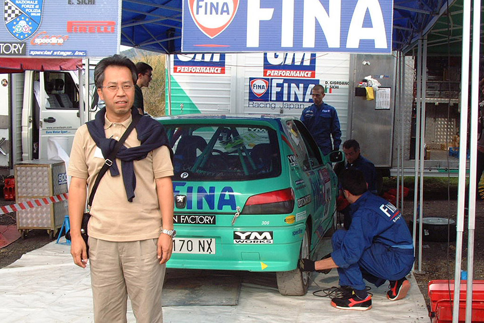 小椋、サービステント前にて