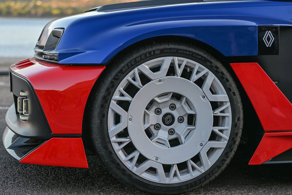 伝説の「ターボ」がBEVで蘇る。ドリフト専用モンスター ルノー 5 ターボ 3E(Renault 5 Turbo 3E)!