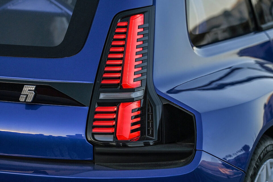 伝説の「ターボ」がBEVで蘇る。ドリフト専用モンスター ルノー 5 ターボ 3E(Renault 5 Turbo 3E)!