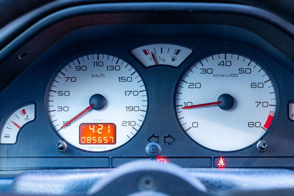 特別販売車両|プジョー 106S16(PEUGEOT 106S16)正規輸入車 左ハンドル|実用にも耐える唯一無二の世界観を持った名車