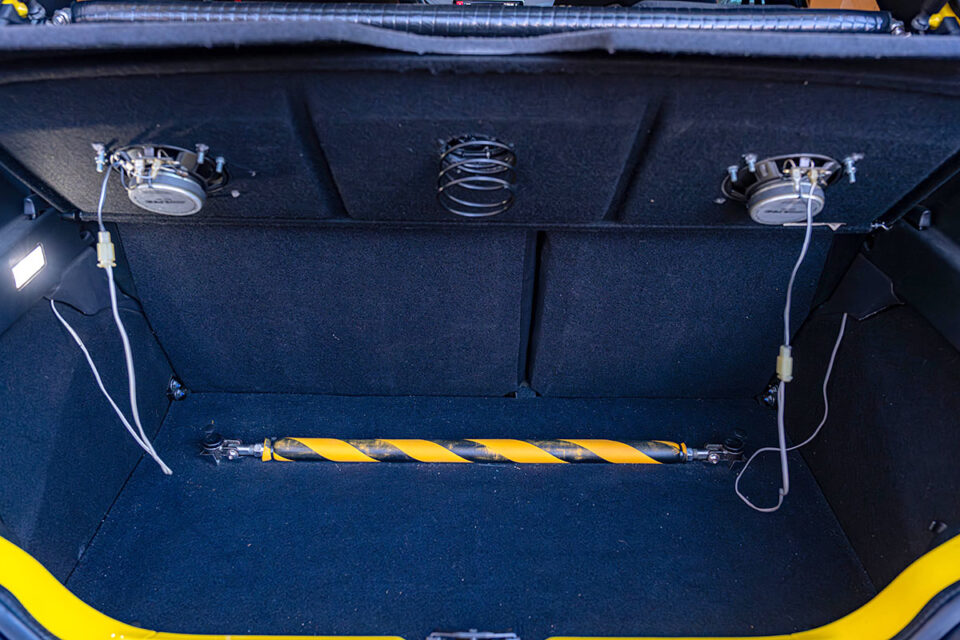 特別販売車両|プジョー 106S16(PEUGEOT 106S16)正規輸入車 左ハンドル|実用にも耐える唯一無二の世界観を持った名車