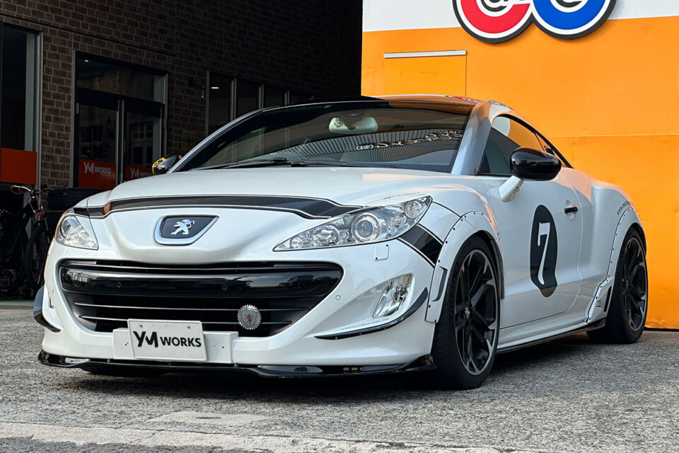 特別販売車両｜プジョー RCZ（PEUGEOT RCZ）UK仕様右ハンドル 6AT｜圧倒的な存在感を放つ極上カスタム車